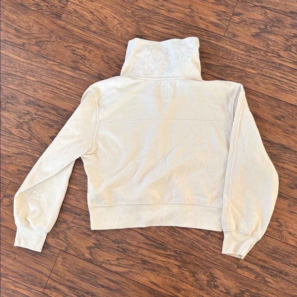 Abercrombie & Fitch Cropped Collared Sweatshirt - Picture 2 of 5